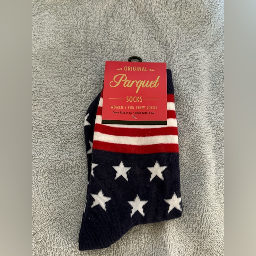Women’s socks, size 9 to 11
